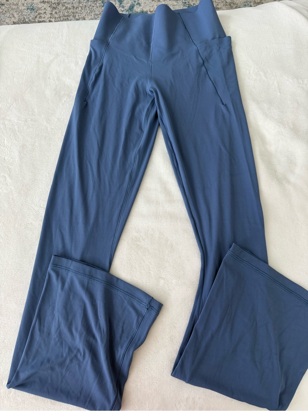 Aerie Offline Women’s Blue Flared Leggings Size Medium with Pockets E06